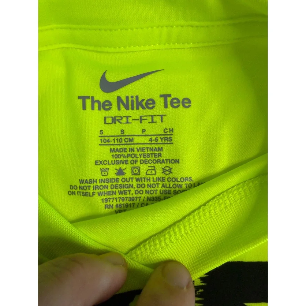Nike Boys Volt Yellow Dri-FIT The Quickness Long Sleeve Graphic T-Shirt Size 5